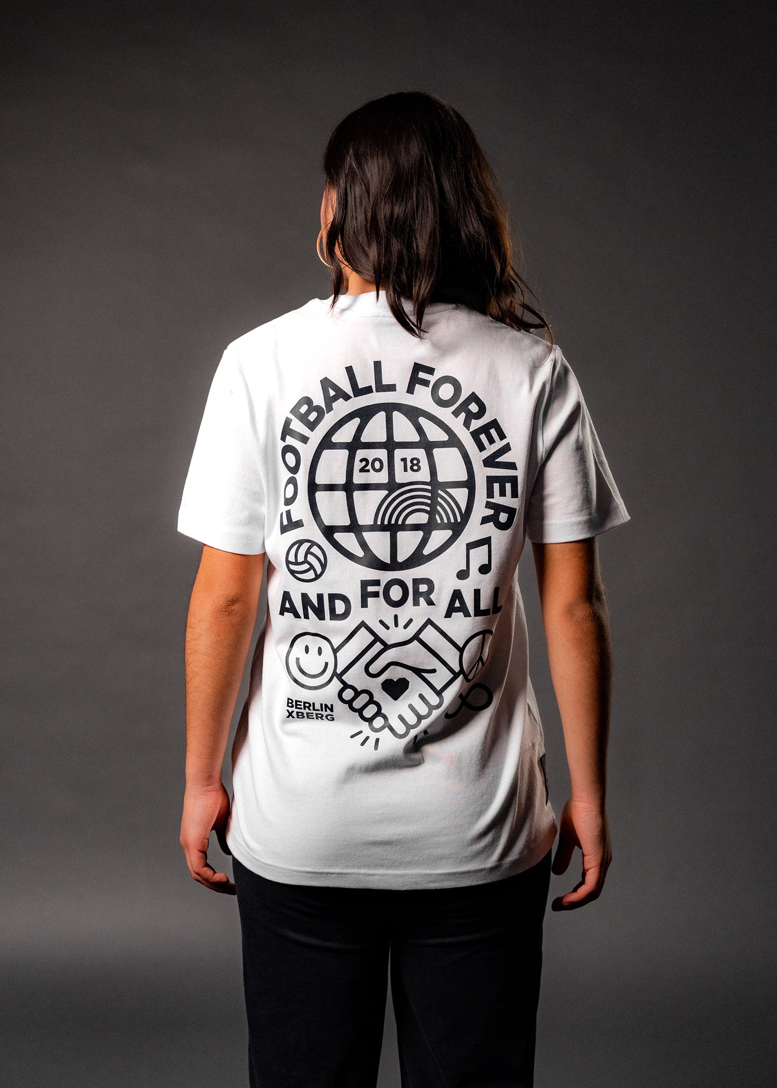 hands-of-god-forever-shirt-fussball-weiss-oversize-rueckenprint image 8