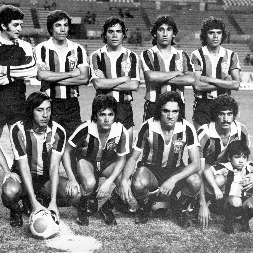 copa-classic-leones-negros-1974-retro-trikot-rot-gelb image 7