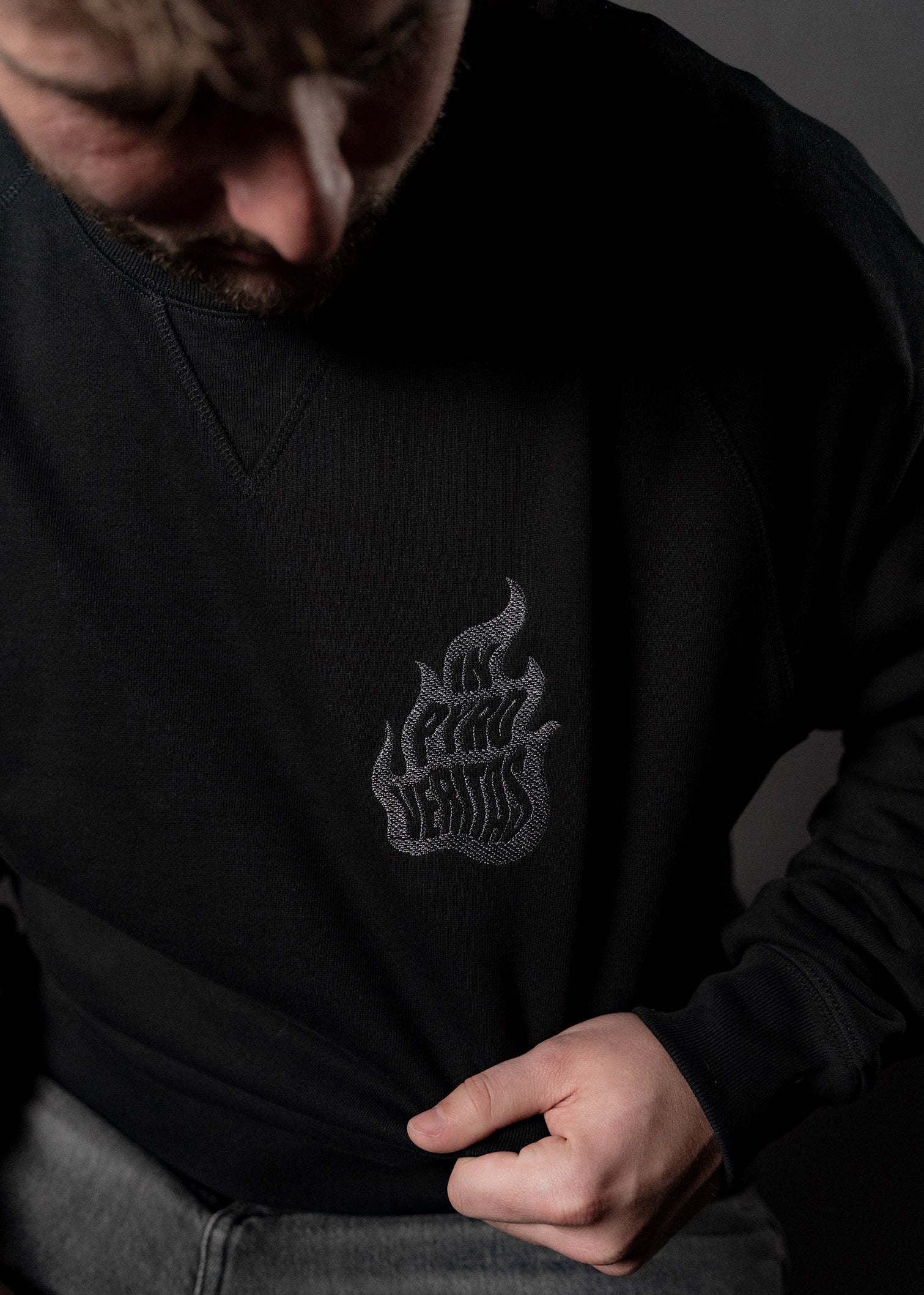 hands-of-god-pyro-crewneck-schwarz-bio-baumwolle image 5