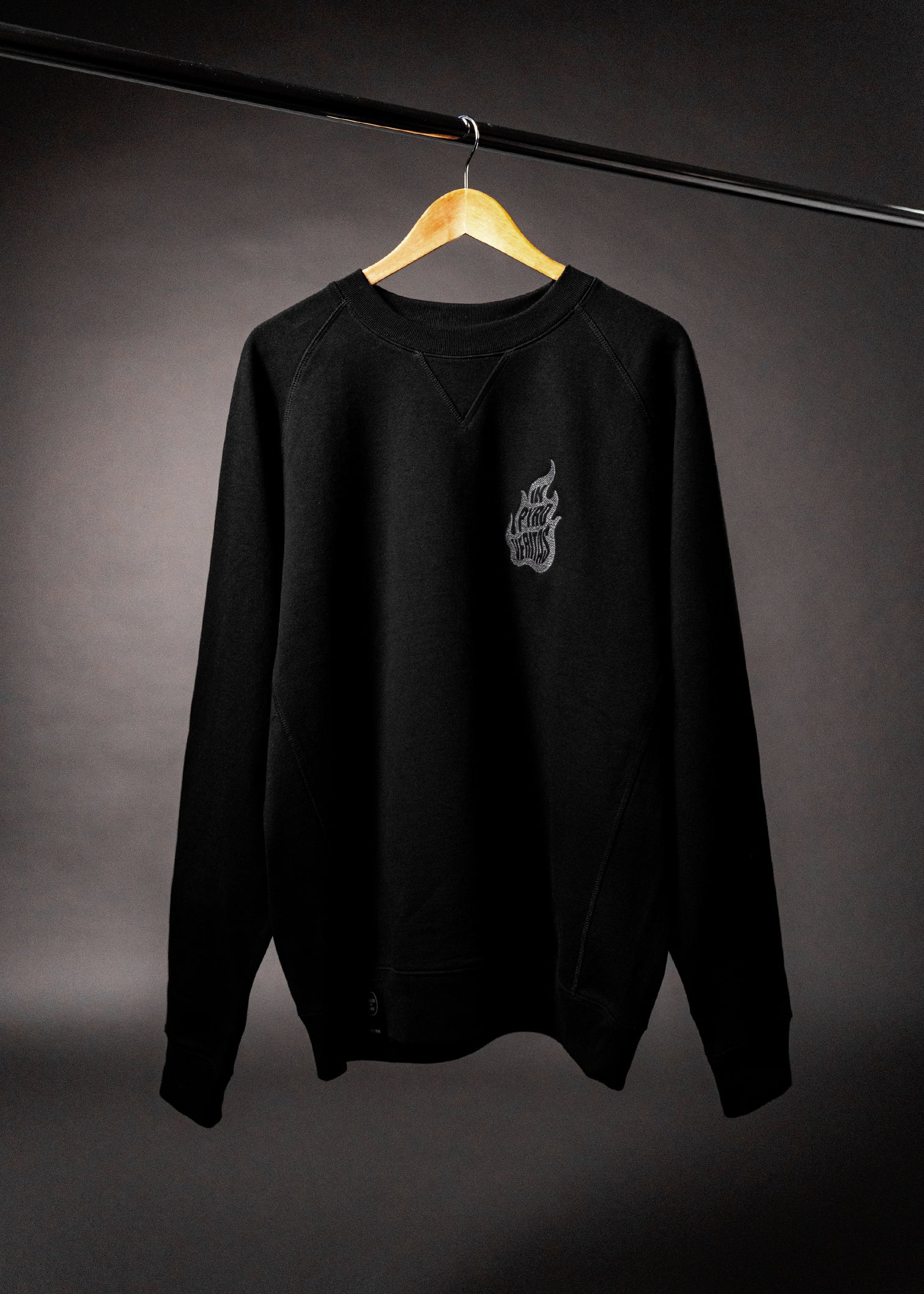 hands-of-god-pyro-crewneck-schwarz-bio-baumwolle image 1
