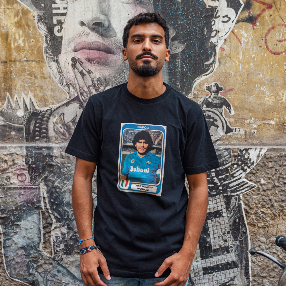 copa-classic-maradona-napoli-sticker-t-shirt-schwarz image 2