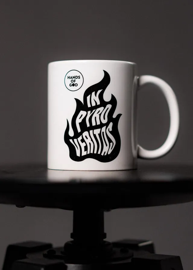 hands-of-god-tassen-pyro-keramiktasse-wei-in-pyro-veritas image 1
