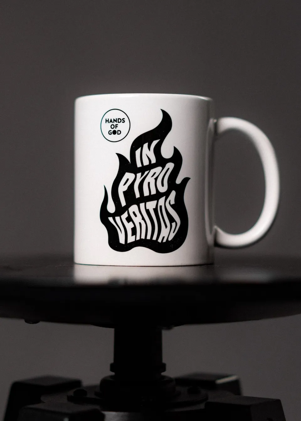 hands-of-god-tassen-pyro-keramiktasse-wei-in-pyro-veritas image 1
