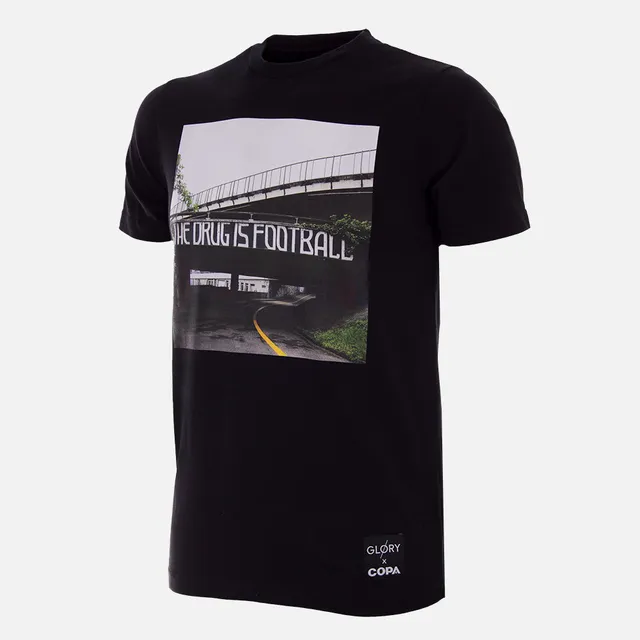 copa-glory-the-drug-is-football-t-shirt-schwarz-baumwolle image 1