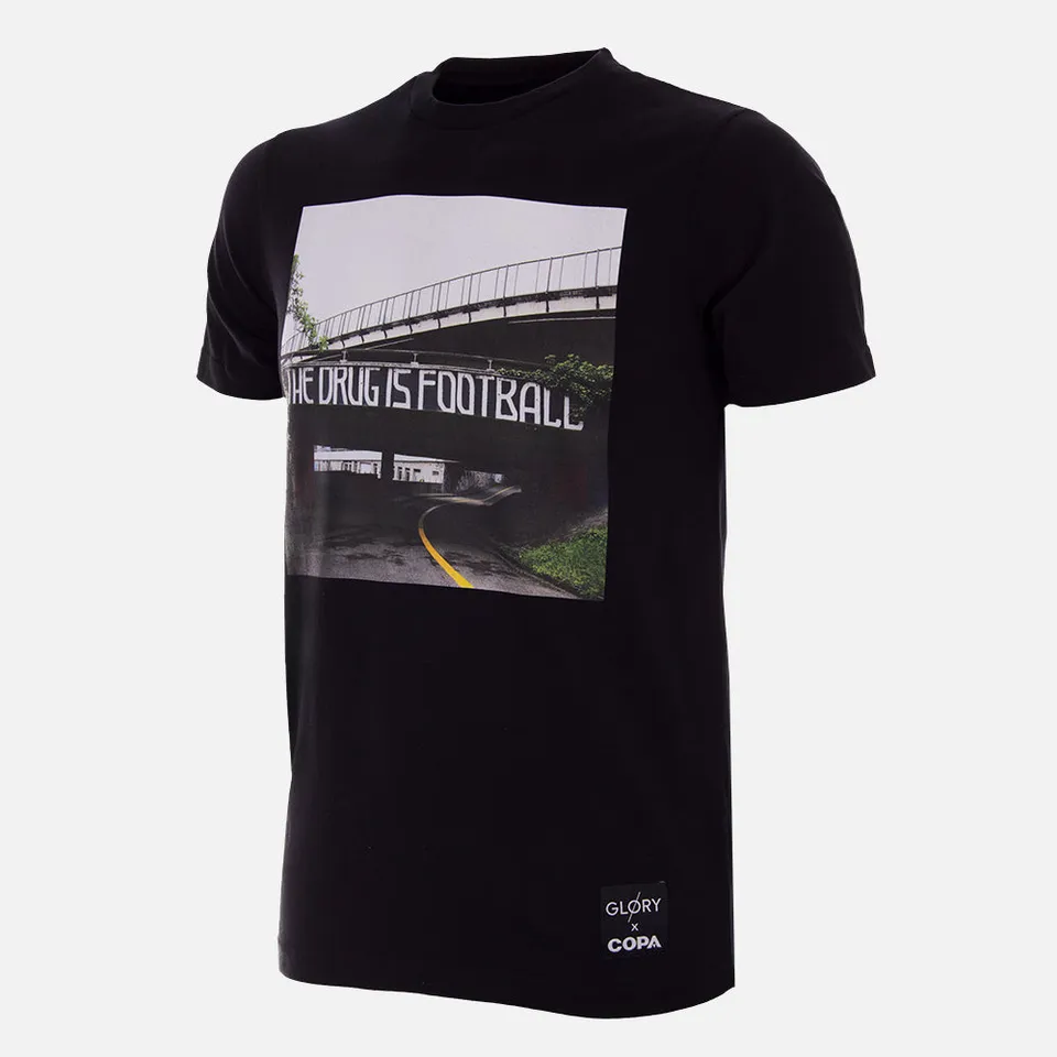 copa-glory-the-drug-is-football-t-shirt-schwarz-baumwolle image 1