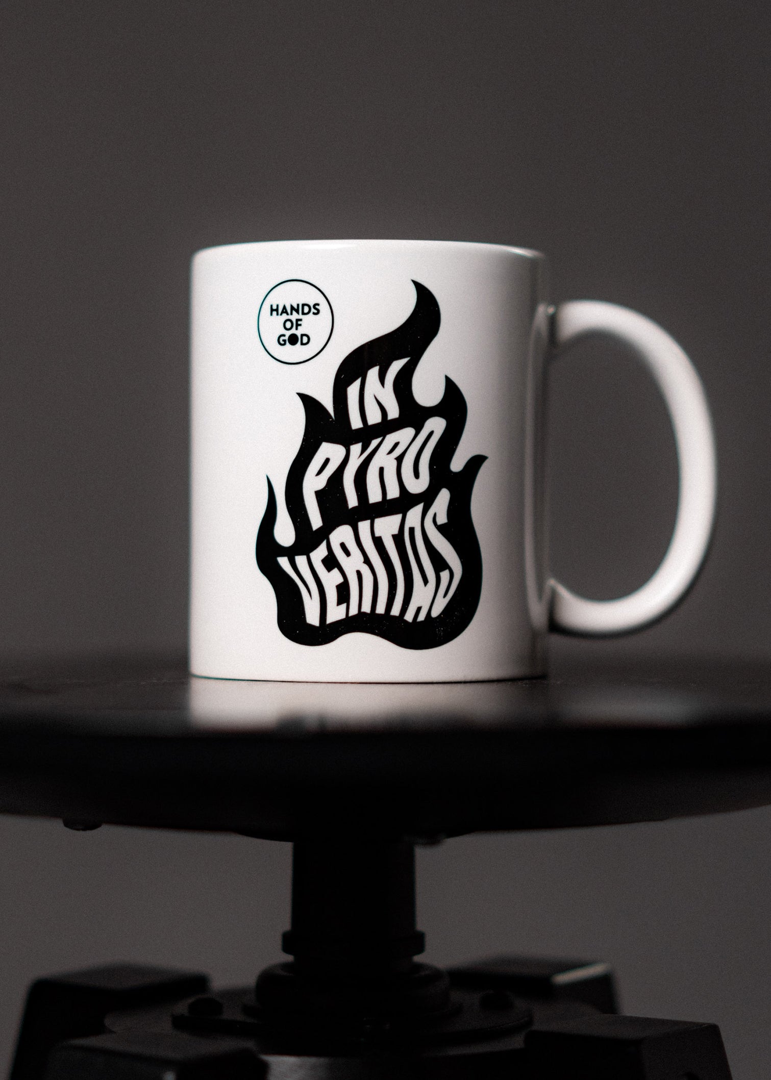 hands-of-god-tassen-pyro-keramiktasse-wei-in-pyro-veritas image 1