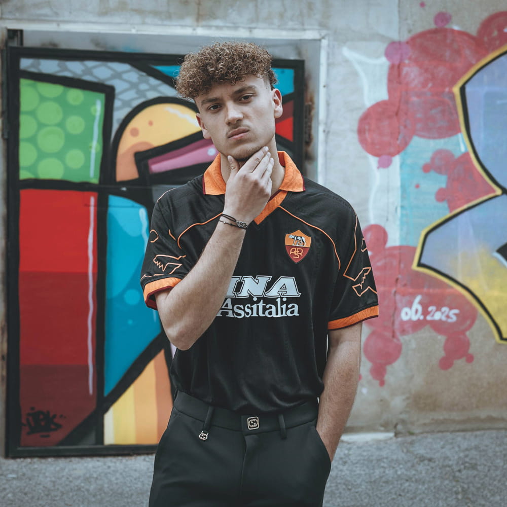 copa-retro-football-shirts-as-roma-1999-00-drittes-trikot-schwarz image 2