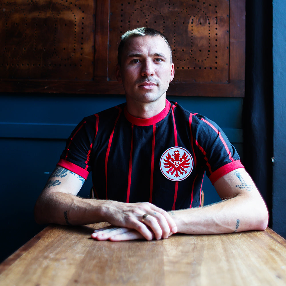 copa-retro-football-shirts-frankfurt-1972-73-trikot-schwarz-rot image 2