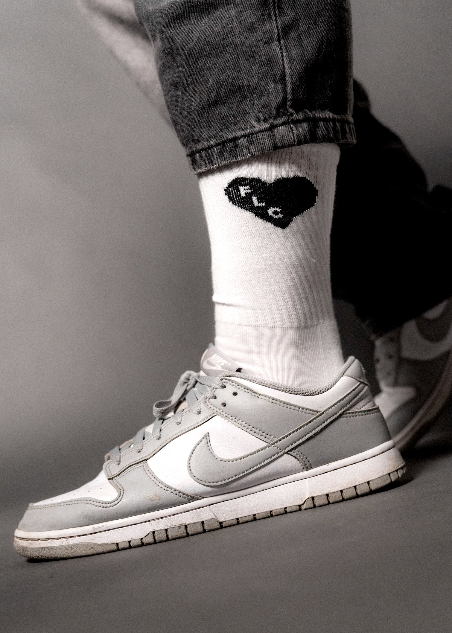 hands-of-god-specials-lovers-socken-wei-football-lovers image 1