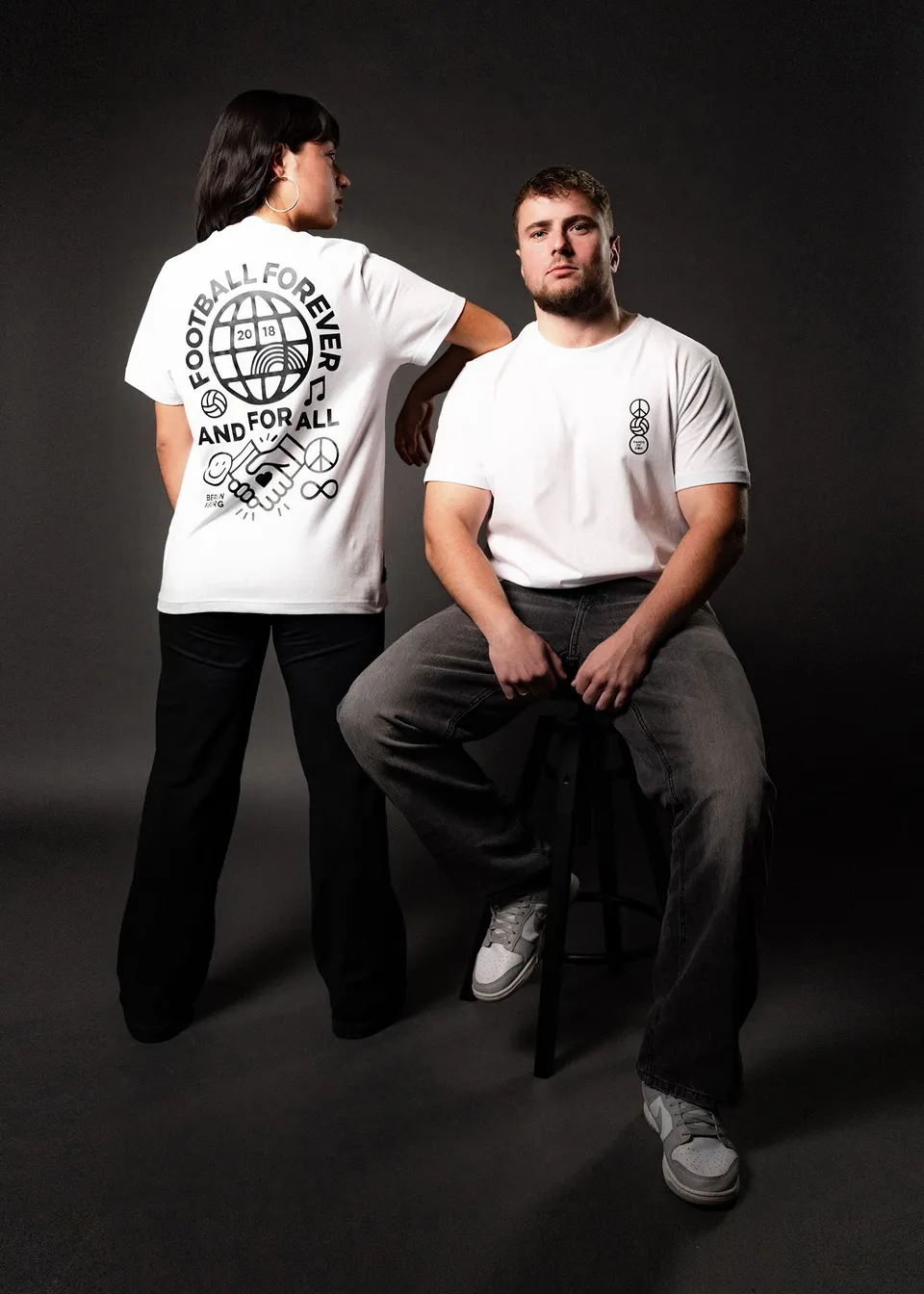 hands-of-god-forever-shirt-fussball-weiss-oversize-rueckenprint image 1