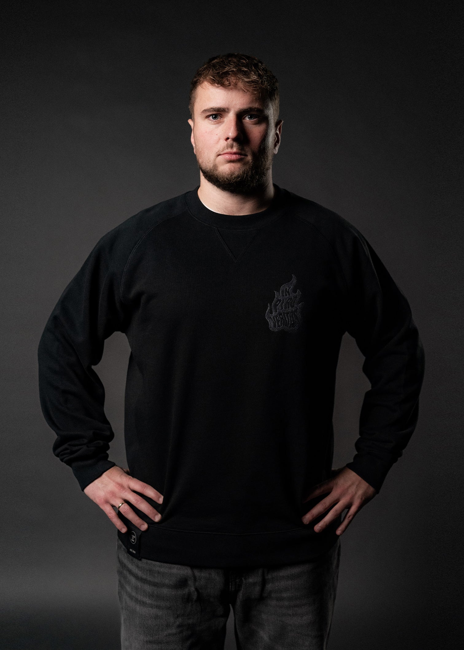 hands-of-god-pyro-crewneck-schwarz-bio-baumwolle image 3