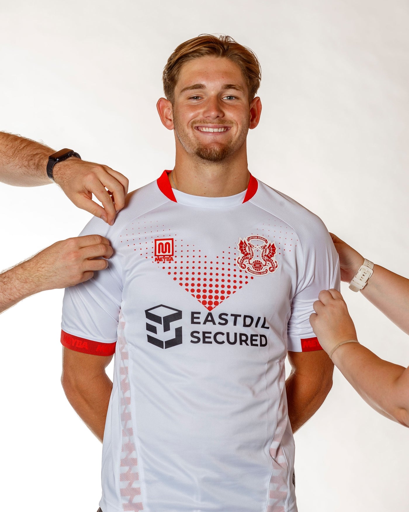 leyton-orient-fc-26-27-away-jersey-trikot-wei-chevron image 2