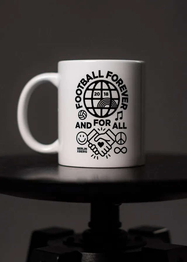 hands-of-god-tassen-forever-tasse-wei-football image 1