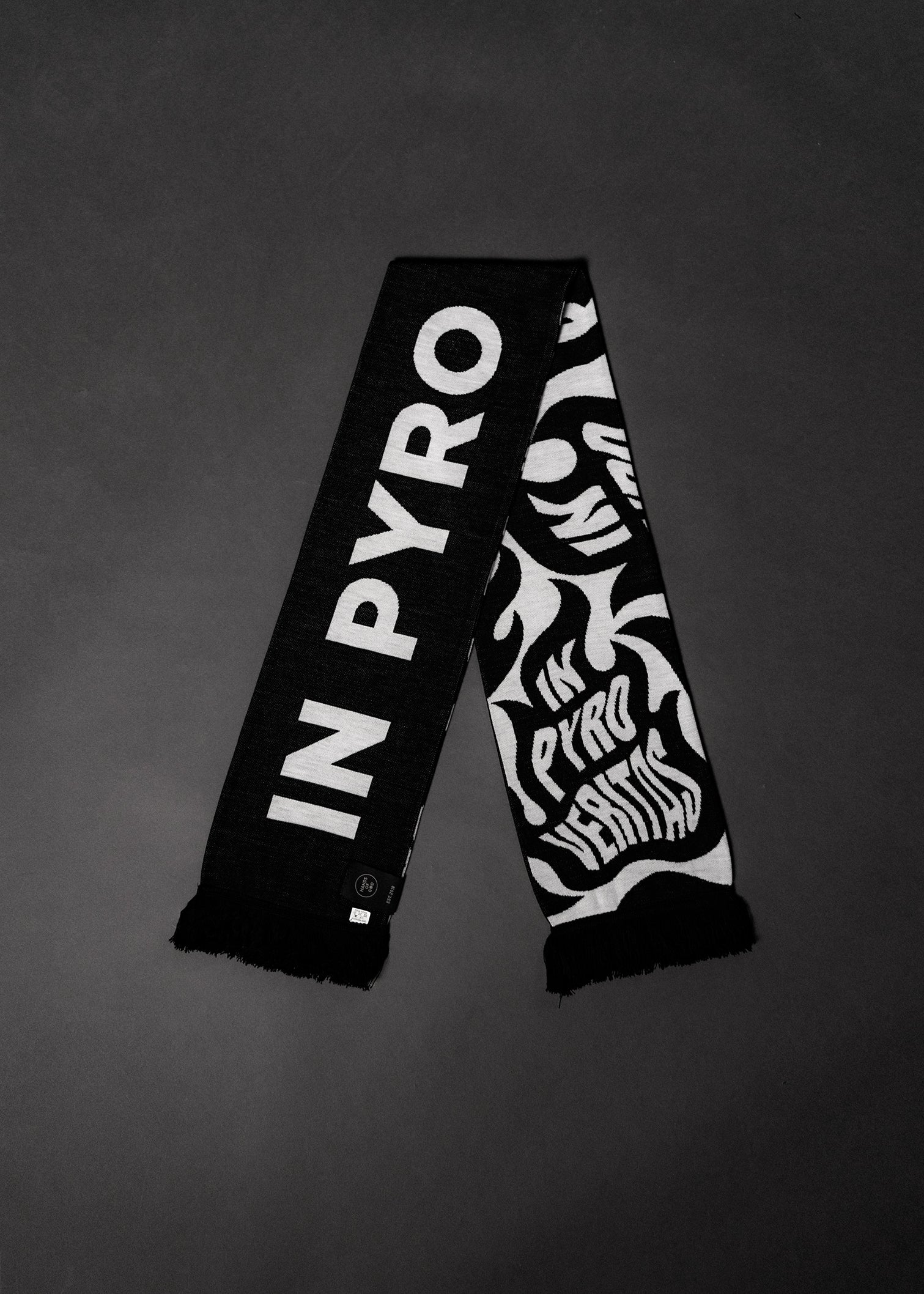 hands-of-god-pyro-schal-in-pyro-veritas-fanschal-schwarz-wei image 7