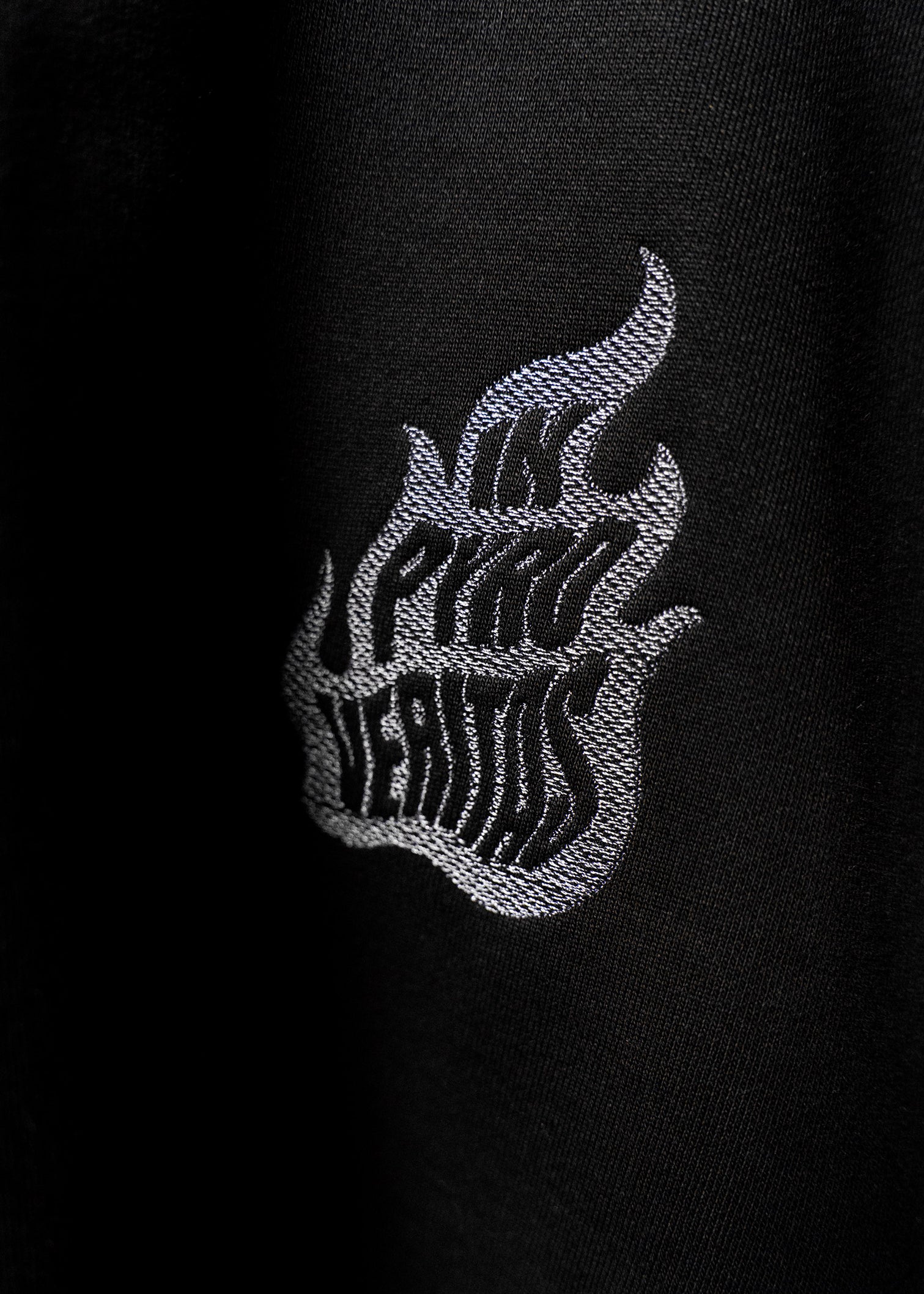 hands-of-god-pyro-crewneck-schwarz-bio-baumwolle image 2